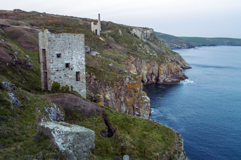 Iconic Cornish engine houses on the cliffs. Cornwall Underground